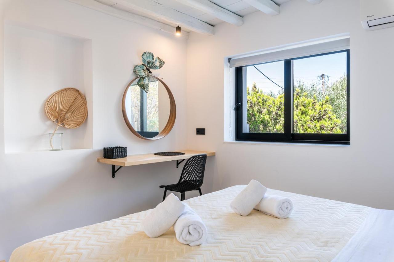 Yalos Mykonos 4 Bedroom Luxury House 5 Minute From Ornos W Sea & Sunset View Holiday home Mykonos Town